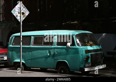 Alter VW Bus T2, Colonia Santa Mara la Ribera, Mexiko Stadt *** Alter VW Bus T2, Colonia Santa Mara la Ribera, Mexiko-Stadt Stockfoto