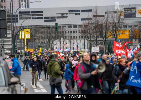 Demonstration mit bis zu 10.000 Teilnehmern gegen Rechtsextremismus und die AFD in der Innenstadt von Essen, NRW Stockfoto