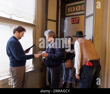 Nevada City, Usa. Februar 2024. Die South Yuba River Citizens League (SYRCL) veranstaltet vom 15. Bis 19. Februar 2024 das Wild and Scenic Film Festival (WSFF) in Nevada City und Grass Valley, Kalifornien 2024. Die Session mit dem Titel „Indigenous Voices“ zeigt indigene Menschen weltweit und ihren Aktivismus, um Kultur, Land und Wissen der Vorfahren zu bewahren. (Foto: Penny Collins/NurPhoto) Credit: NurPhoto SRL/Alamy Live News Stockfoto