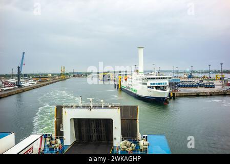 rostock, deutschland, 19. juli 2023, scandlines Hybridfähre im Hafen *** rostock, deutschland, 19. juli 2023, scandlines hybridfähre im hafen Copyright: XWolfgangxSimlingerx Stockfoto