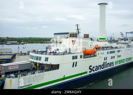 rostock, deutschland, 19. juli 2023, scandlines Hybridfähre im Hafen *** rostock, deutschland, 19. juli 2023, scandlines hybridfähre im hafen Copyright: XWolfgangxSimlingerx Stockfoto