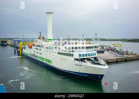 rostock, deutschland, 19. juli 2023, scandlines Hybridfähre im Hafen *** rostock, deutschland, 19. juli 2023, scandlines hybridfähre im hafen Copyright: XWolfgangxSimlingerx Stockfoto