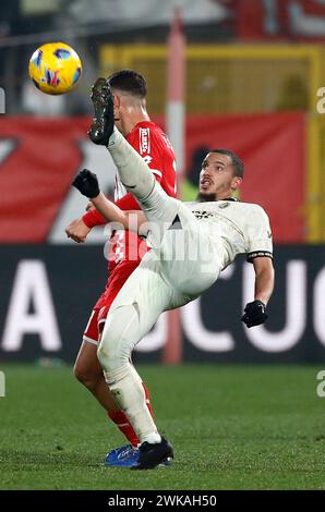 Monza Brianza, Italien. Februar 2024. Foto Alberto Mariani/LaPresse 18. Februar 2024 - Monza Brianza, Italia - Sport, calcio - Monza vs Mailand - Campionato italiano di calcio Serie A Tim 2023/2024 - Stadio U-Pouwer. Nella Foto: Ismael Bennacer 18. Februar 2024 Monza Brianza Italien - Sport, Fußball - Monza vs Mailand - italienische Serie A TimFootball Championship 2023/2024 - Stadio U-PouwerStadium. Im Bild: Ismael Bennacer Credit: LaPresse/Alamy Live News Stockfoto