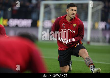 Neapel, Italien. Februar 2024. Foto Alessandro Garofalo/LaPresse 18 febbraio 2024 Frosinone, Italia Sport calcio Frosinone vs Roma - Campionato di calcio Serie A TIM 2023/2024 - stadio Benito Stirpe Nella Foto: Leandro Paredes (AS Roma); 18. Februar 2024 Frosinone, Italien Sport Fußball Frosinone vs Roma - italienische Fußballmeisterschaft Liga A TIM 2023/2024 - Benito Stirpe Stadion. Auf dem Bild: Leandro Paredes (AS Roma); Foto: LaPresse/Alamy Live News Stockfoto