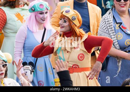 Viareggio, Italien, 18. Februar 2024 - Parade der allegorischen Wagen und ihrer Gruppen an der Küste von Viareggio während des Karnevals von Viareggio 2024. Credits: Luigi de Pompeis/Alamy Live News Stockfotos Stockfoto