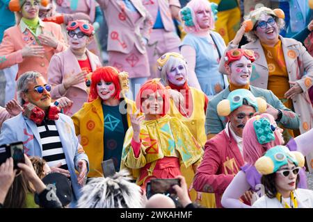 Viareggio, Italien, 18. Februar 2024 - Parade der allegorischen Wagen und ihrer Gruppen an der Küste von Viareggio während des Karnevals von Viareggio 2024. Credits: Luigi de Pompeis/Alamy Live News Stockfotos Stockfoto