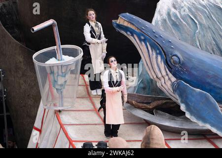 Viareggio, Italien, 18. Februar 2024 - Parade der allegorischen Wagen und ihrer Gruppen an der Küste von Viareggio während des Karnevals von Viareggio 2024. Credits: Luigi de Pompeis/Alamy Live News Stockfotos Stockfoto