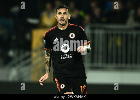 Leandro Paredes von AS Roma sieht beim Spiel der Serie A zwischen Frosinone Calcio und AS Roma im Stadio Benito Stirpe Frosinone Italien am 18. Februar an Stockfoto