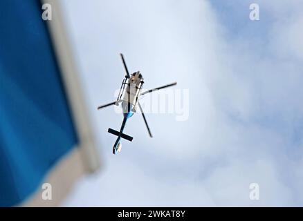 Ein Helikopter der Polizei über dem Hotel Bayerischer Hof während der Münchner Sicherheitskonferenz. Ein Helikopter der Polizei über dem Hotel Bayerischer Hof während der Münchner Sicherheitskonferenz. München Bayern Deutschland *** Ein Polizeihubschrauber über dem Hotel Bayerischer Hof während der Münchner Sicherheitskonferenz Ein Polizeihubschrauber über dem Hotel Bayerischer Hof während der Münchner Sicherheitskonferenz München Bayern Deutschland Stockfoto