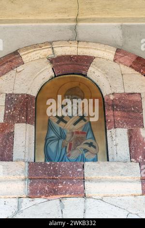 Die Kirche Sent Nikola wurde 1876 an der Stelle der älteren Kirche aus dem Jahr 1341 errichtet. Stockfoto