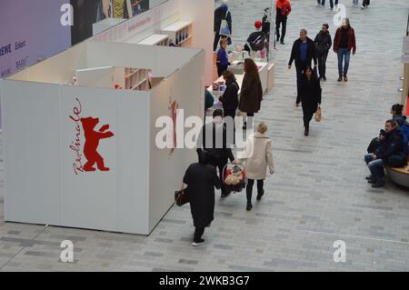 Berlin, Deutschland - 19. Februar 2024 - Berlinale 2024 - Internationales Filmfestival am Potsdamer Platz. (Foto: Markku Rainer Peltonen) Stockfoto