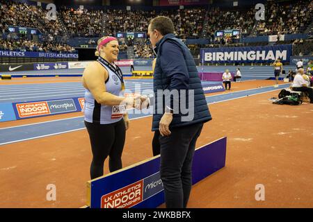 Birmingham, 18. Februar 2024, CAMPBELL Amelia, VINCENT Serena und MCKINNA Sophie, Shot Put Women Podium Pictures, Credit: Aaron Badkin/Alamy Live News Stockfoto