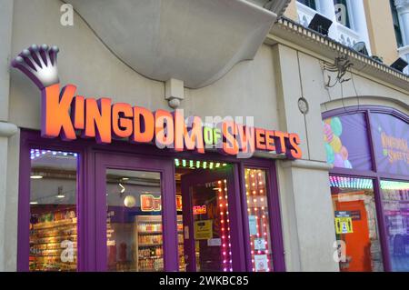 Kingdom of Sweets Candy Store in der Queen Street in Cardiff, Wales, Großbritannien. 31. Januar 2023. Stockfoto