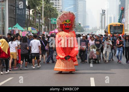 Ondel-ondel ist eine große Marionettenfigur, die in der Betawi-Volksaufführung in Jakarta, Indonesien, zum Aufleben von Festivals verwendet wird. Stockfoto