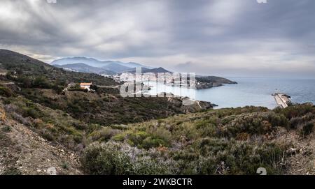 Vue Panorama de l'entrée du Port depuis la Route menant au Cap Béar Stockfoto