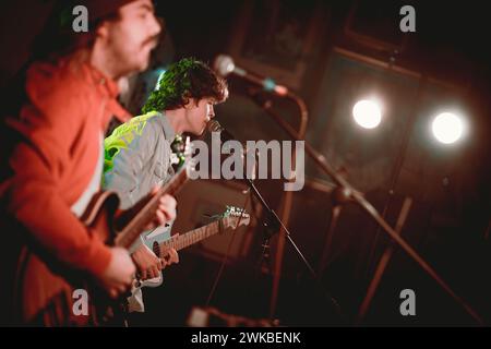 17. Februar 2024: Tom A. Smith tritt beim ersten Coastal Crawl in North Shields auf. Foto: Thomas Jackson / Alamy Live News Stockfoto