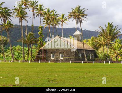 Keanae Congregational Church auf der Keanae-Halbinsel, entlang der Straße nach Hana auf der Insel Maui in Hawaii. Stockfoto