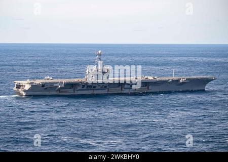 240215-N-FY193-1008 NORFOLK, Va. (15. Februar 2024) der Flugzeugträger der Nimitz-Klasse USS Harry S. Truman (CVN 75) bereitet sich darauf vor, F/A-18-Kampfflugzeuge von seinen vorderen Katapulten zu starten, 15. Februar 2024. Truman ist das Flaggschiff der Harry S. Truman Carrier Strike Group und führt derzeit als Teil der maßgeschneiderten Basisphase des Schiffes die Qualifikation von Carriern und die Integration von Strike Group durch. (Foto: Seaman Mike Shen, Spezialist für Massenkommunikation) Stockfoto