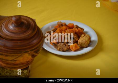 Kürbis mit Fleisch, eine Delikatesse der brasilianischen Küche, auch jabá mit Kürbis genannt, ein typisches Rezept aus Brasilien Stockfoto