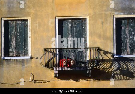 Alte Balkonarchitektur, Venedig, Italien Stockfoto