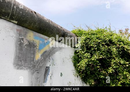 Überreste der Berliner Mauer auf den Friedhöfen St. Hedwig und französischer Dom in Berlin Mitte, 01.05.2019 Stockfoto