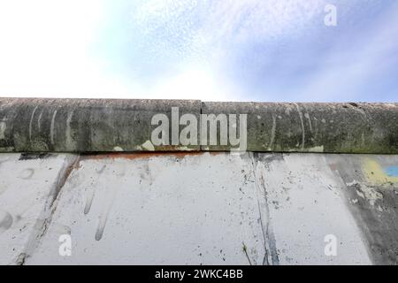 Überreste der Berliner Mauer auf den Friedhöfen St. Hedwig und französischer Dom in Berlin Mitte, 01.05.2019 Stockfoto