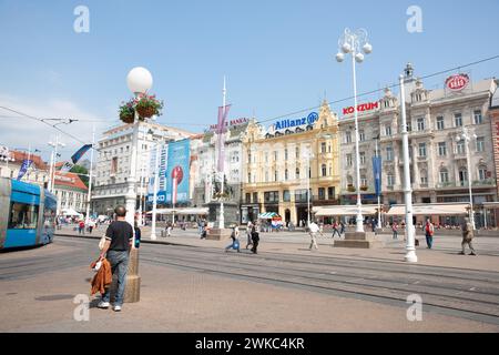 Zagreb Kroatien - 23. Mai 2011; städtischer Boulevard der Innenstadt, bekannt als Bank Jelacic Square in Zagreb Stockfoto