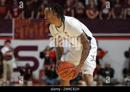 Blacksburg, Virginia, USA. Februar 2024. Der Virginia Cavaliers-Wachmann Dante Harris (1) kommt beim NCAA Männer Basketball Spiel zwischen den Virginia Cavaliers und den Virginia Tech Hokies im Cassell Coliseum in Blacksburg, Virginia, vorbei. Greg Atkins/CSM/Alamy Live News Stockfoto