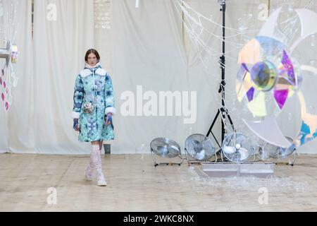 SUSAN FANG Herbst/Winter 2024 Runway während der London Fashion Week am 2024. Februar - London, UK 19/02/2024 Stockfoto