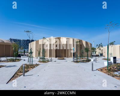 RY 2024 : die neu eröffnete 500 Quadratmeter große Kuppelmoschee Estidama im Masdar Park in Abu Dhabi bietet Platz für 335 Gläubige Stockfoto