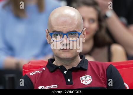 Sosnowiec, Polen. Februar 2024. Trainer Giampaolo Medei von Asseco Resovia, der beim Volleyballspiel des CEV Volleyball Cup 2024 zwischen Aluron CMC Warta Zawiercie und Asseco Resovia Rzeszow in Hall (ArcelorMittal Park) zu sehen war. Endergebnis; Aluron CMC Warta Zawiercie 2:2 (2:3) Asseco Resovia Rzeszow Credit: SOPA Images Limited/Alamy Live News Stockfoto