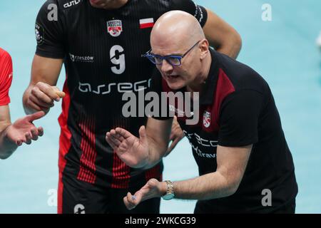 Sosnowiec, Polen. Februar 2024. Trainer Giampaolo Medei von Asseco Resovia, der beim Volleyballspiel des CEV Volleyball Cup 2024 zwischen Aluron CMC Warta Zawiercie und Asseco Resovia Rzeszow in Hall (ArcelorMittal Park) zu sehen war. Endergebnis; Aluron CMC Warta Zawiercie 2:2 (2:3) Asseco Resovia Rzeszow Credit: SOPA Images Limited/Alamy Live News Stockfoto