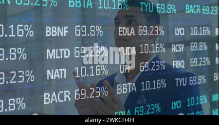 Bild der Verarbeitung von Finanzdaten über Geschäftsmann Stockfoto