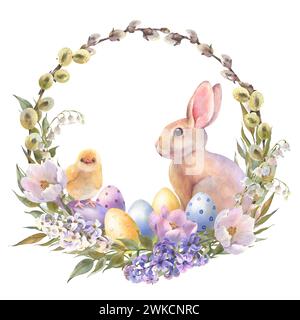 Aquarellfarbe, kleines Pfirsichkaninchen sitzt im Blumenkranz. Osterhase und gelbe Küken, dekorative Eier gelb, blau, violett. Kopierbereich. Temp Stockfoto