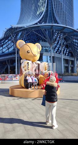 Shanghai, China. Februar 2024. Die chinesische Modemarke BUER BEAR feiert am 16. Februar 2024 ihre Weltpremiere in der Phoenix Nest Mall in Shanghai, China. (Foto: Costfoto/NurPhoto) Credit: NurPhoto SRL/Alamy Live News Stockfoto