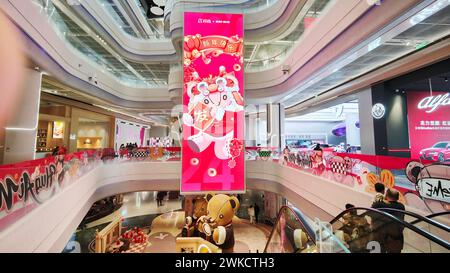 Shanghai, China. Februar 2024. Die chinesische Modemarke BUER BEAR feiert am 16. Februar 2024 ihre Weltpremiere in der Phoenix Nest Mall in Shanghai, China. (Foto: Costfoto/NurPhoto) Credit: NurPhoto SRL/Alamy Live News Stockfoto