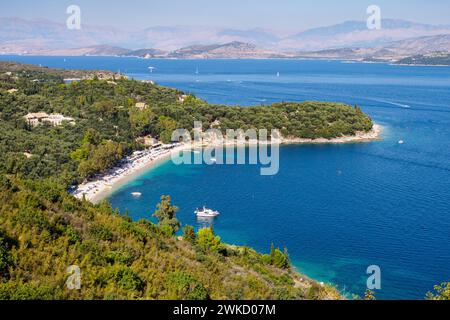 Hochwinkel Blick auf Kerasia Strand auf Korfu Insel, Griechenland Stockfoto