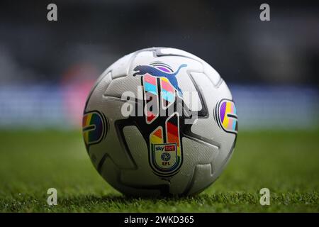 PUMA Rainbow LBGTQ+ Orbita Offizieller Match Ball für die EFL 2023/24 Saison in - Swansea City gegen Ipswich Town, Sky Bet Championship, Swansea.com Stadium, Swansea, Großbritannien - 17. Februar 2024 nur redaktionelle Verwendung - es gelten Einschränkungen bei DataCo Stockfoto