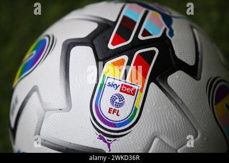 PUMA Rainbow LBGTQ+ Orbita Offizieller Match Ball für die EFL 2023/24 Saison in - Swansea City gegen Ipswich Town, Sky Bet Championship, Swansea.com Stadium, Swansea, Großbritannien - 17. Februar 2024 nur redaktionelle Verwendung - es gelten Einschränkungen bei DataCo Stockfoto