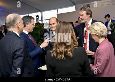 Antwerpen, Belgien. Februar 2024. Ilham Kadri, CEO und Präsident des Exekutivausschusses von Solvay, Premierminister Alexander de Croo, die Präsidentin der Europäischen Kommission Ursula von der Leyen, Markus Kamieth, der Vorsitzende des Vorstands der BASF und der Vorsitzende der INEOS Group, Sir Jim Ratcliffe, wurde während des European Industry Summit „A Business Case for Europe“ im BASF-Werk in Antwerpen am Dienstag, den 20. Februar 2024, unter belgischem EU-Ratsvorsitz veranstaltet. BELGA FOTO DIRK WAEM Credit: Belga News Agency/Alamy Live News Stockfoto