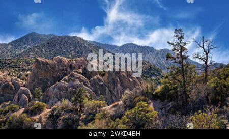 Die majestätischen Berge in Devil's Punchbowl Natural Area, Kalifornien Stockfoto