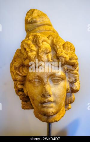 Kopf des Attis - 2. Jahrhundert n. Chr., Insular Marmor - Museo di Scultura Antica Giovanni Barracco, Rom, Italien Stockfoto