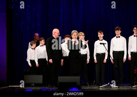 Dagmar Frederic, Toralf Hildebrandt und Rheinischen Sängerknaben live beim Konzert 'Heiko Reissig & Freunde – die große Jubiläumsshow' im Arndt-Bause- Stockfoto