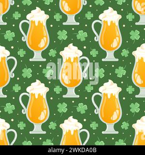 Nahtloses Muster von St.. Patricks Day-Symbole. Bier, Oktoberfest. Vierblättriges Kleeblatt. Viel Glück. Magie, religiöse Traditionen. Für Tapeten, Stoffpackung Stock Vektor