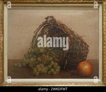 Korb mit Trauben und einem Apfel (1890) von Henri Fantin-Latour (1836–1904) französischer Maler. Stockfoto