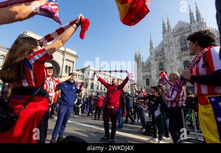 Mailand, Italien. Februar 2024. Foto Stefano Porta/LaPresse 20-02-2024, Milano, Italia - Cronaca - Tifosi dell'Atletico Madrid in Piazza del Duomo prima della partita di Champions League di questa sera contro l'inter 20. Februar 2024, Mailand, Italien - News - News - Atletico Madrid Fans auf der Piazza del Duomo vor dem Champions League Spiel heute Abend gegen Inter Credit: LaPresse/Alamy Live News Stockfoto