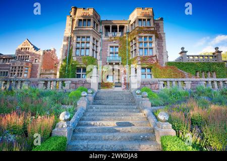 Tjolöholm Castle im Tudor-Stil auf einer Halbinsel im Kungsbacka-Fjord, Schweden Stockfoto