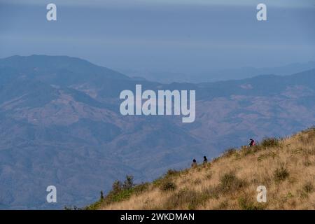 Besucher und Ausblicke auf den Doi Inthanon Nationalpark in der Provinz Chiang Mai, Thailand Stockfoto