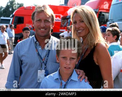 MONZA, Italien. , . Andreas Brehme mit Frau und Sohn beim Formel-1-GP von Italien im Jahr 2010 - beim F1 GP von Italien, Monza 2000 mit Frau und Sohn. Sportler - Fussball - Fussballspieler - Fussballspieler - Fahrerlager - Fußballspieler ANDREAS BREHME, ehemaliger Fußballspieler der deutschen Nationalmannschaft verstorben im Alter von 63 Jahren - Bild und Copyright Arthur THILL ATP (Arthur THILL/ATP/SPP) Credit: SPP Sport Press Photo. /Alamy Live News Stockfoto