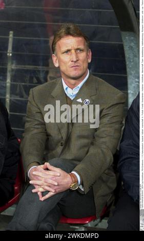 EINDHOVEN, Niederlande. , . Trainer Andreas Brehme, UEFA Cup Viertelfinale, PSV Eindhoven - 1. FC Kaiserslautern - Fussball - - Eindhoven - uefa - Cup - Trainer - Trainer - Erfolgscoach Exnationalspieler Copyright obligatorisch © Arthur Thill/ ATP Bildagentur (THILL Arthur/ATP/SPP) Credit: SPP Sport Pressefoto. /Alamy Live News Stockfoto